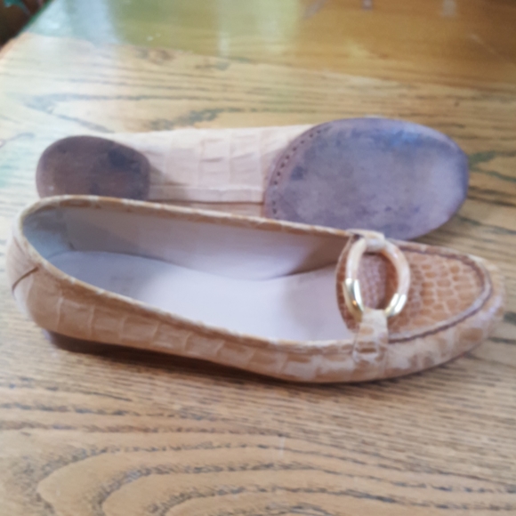 Stuart Weitzman - Picture 2 of 2